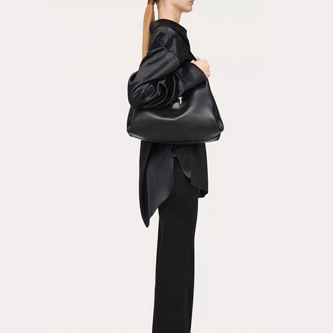 salvatore ferragamo gancio buckle smooth leather shoulder tote bag
